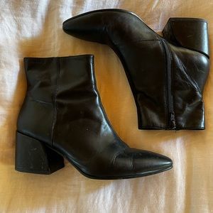 Vagabond shoemakers black bootie size 38 (7.5)